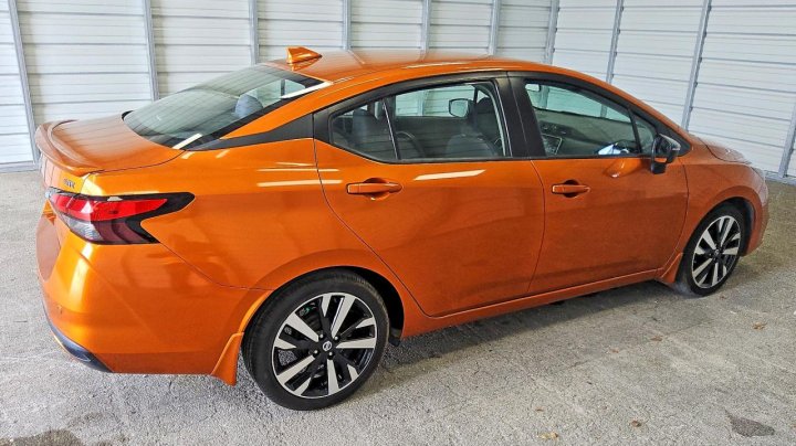 Nissan Versa  2021