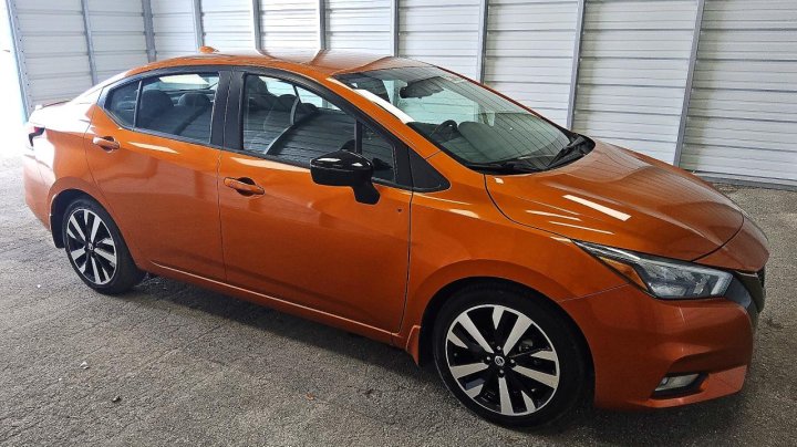 Nissan Versa  2021
