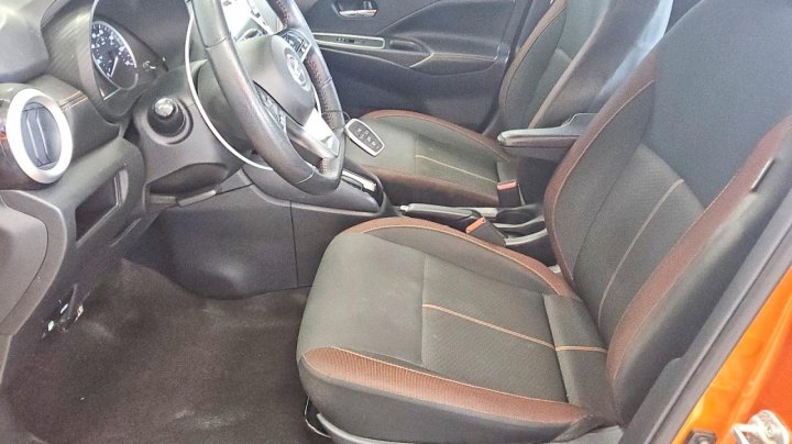 Nissan Versa  2021