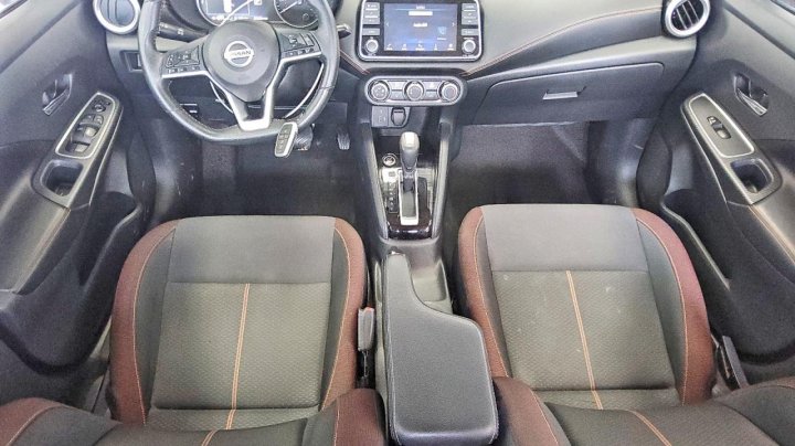Nissan Versa  2021