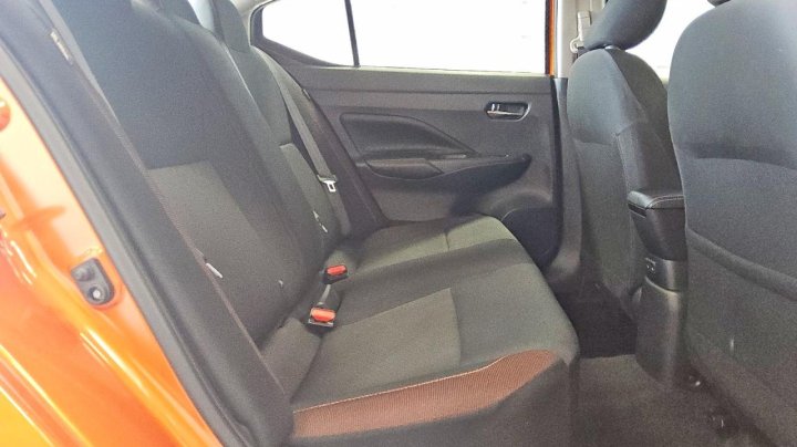 Nissan Versa  2021