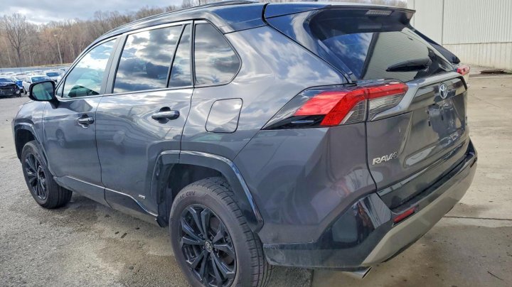 Toyota RAV4  2024