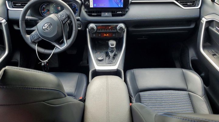 Toyota RAV4  2024
