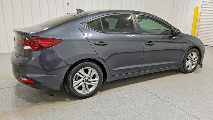 Hyundai Elantra  2020