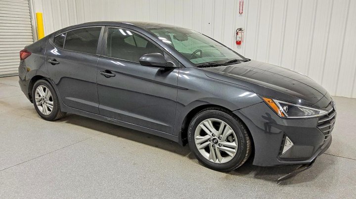 Hyundai Elantra  2020