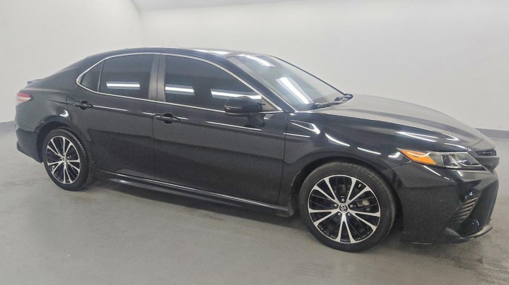 Toyota Camry  2019