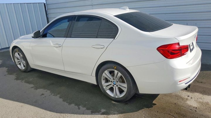BMW 330  2018