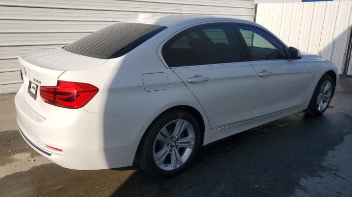 BMW 330  2018
