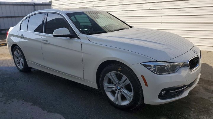 BMW 330  2018