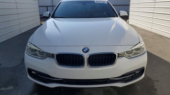 BMW 330  2018