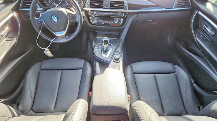 BMW 330  2018