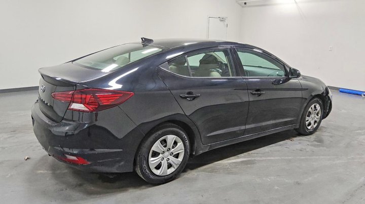 Hyundai Elantra  2020
