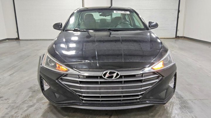 Hyundai Elantra  2020