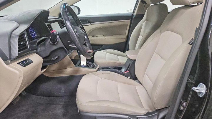 Hyundai Elantra  2020