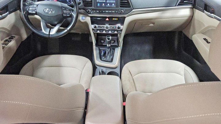 Hyundai Elantra  2020