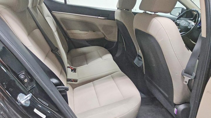Hyundai Elantra  2020