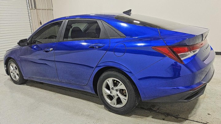Hyundai Elantra  2021