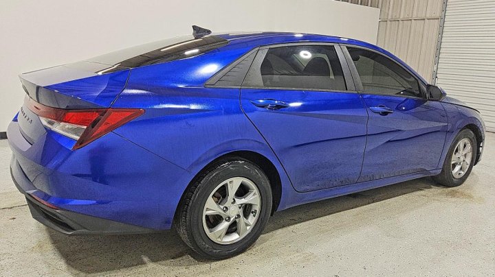 Hyundai Elantra  2021