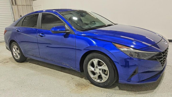 Hyundai Elantra  2021