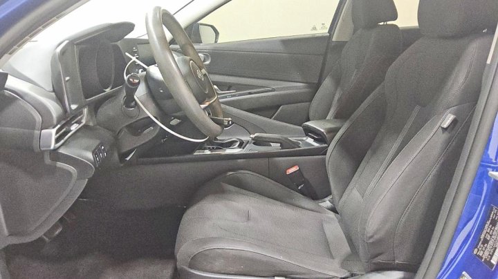 Hyundai Elantra  2021