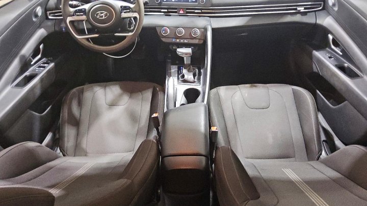 Hyundai Elantra  2021