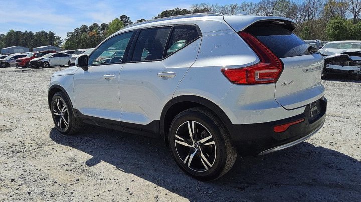 Volvo XC40  2023