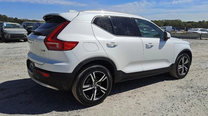 Volvo XC40  2023