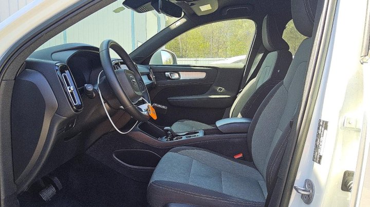 Volvo XC40  2023