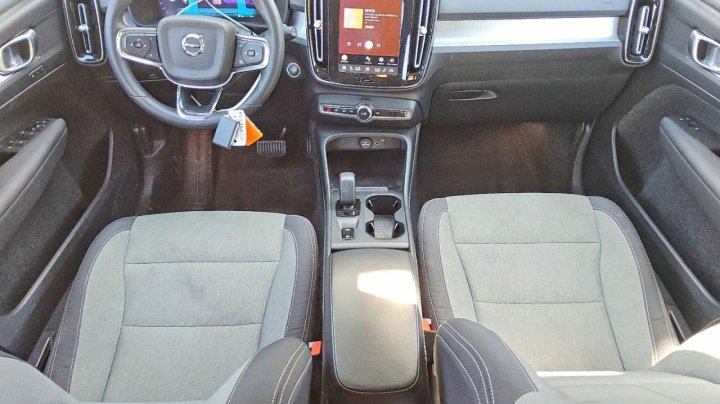 Volvo XC40  2023