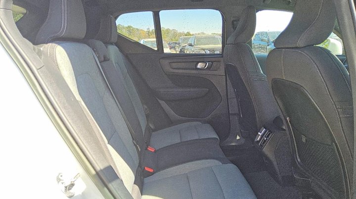 Volvo XC40  2023