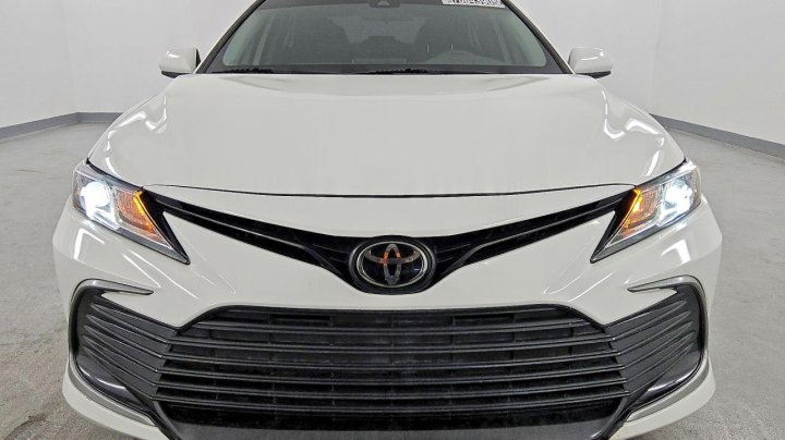 Toyota Camry  2021