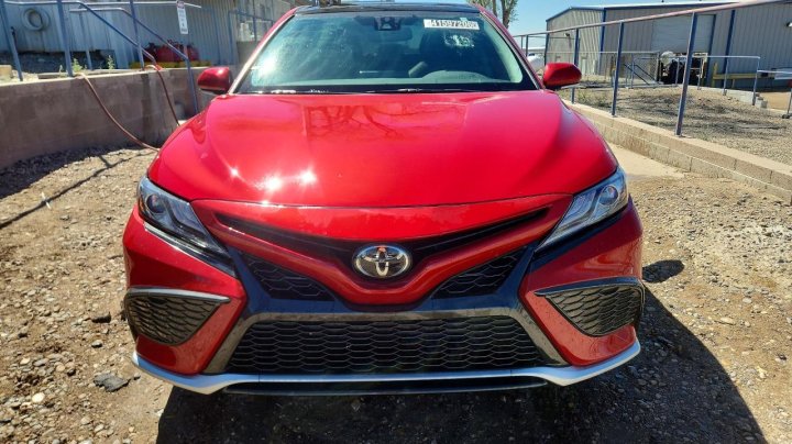 Toyota Camry  2021
