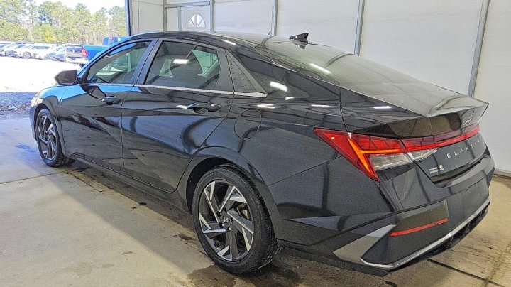 Hyundai Elantra  2024