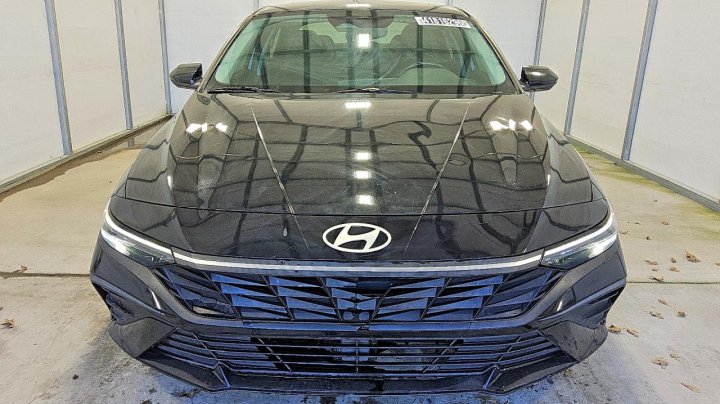 Hyundai Elantra  2024