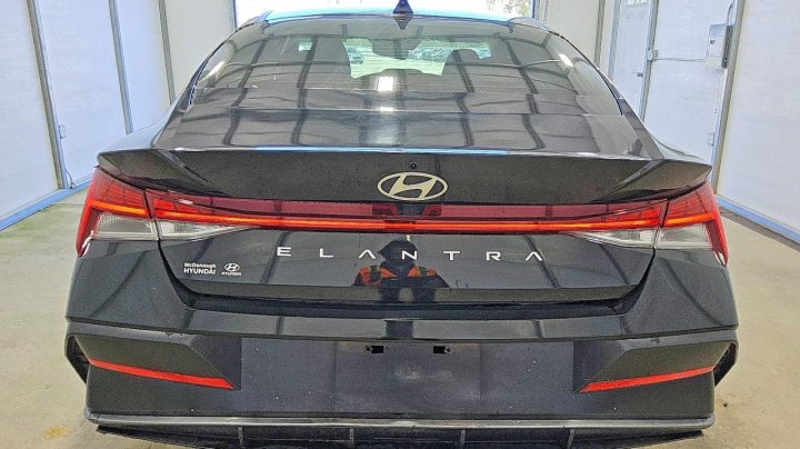 Hyundai Elantra  2024