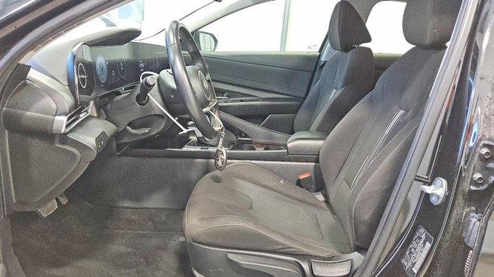 Hyundai Elantra  2024