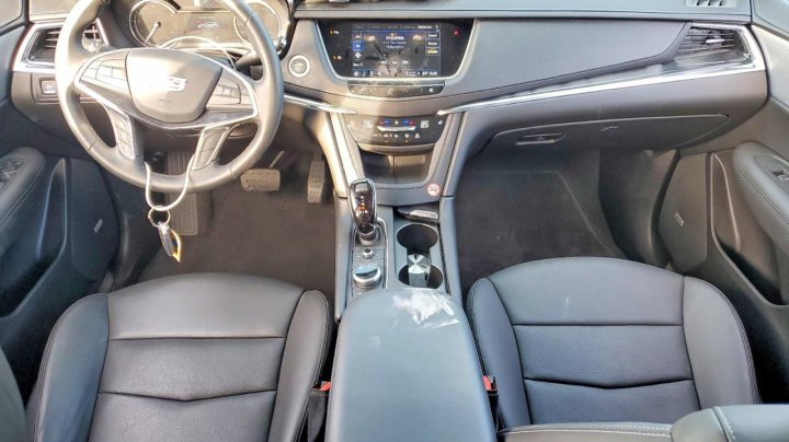Cadillac XT5  2025