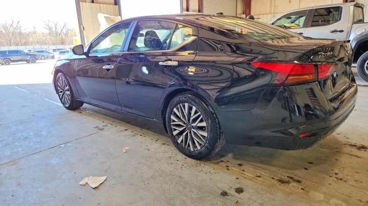 Nissan Altima  2025