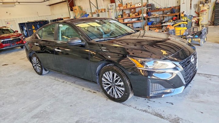 Nissan Altima  2025
