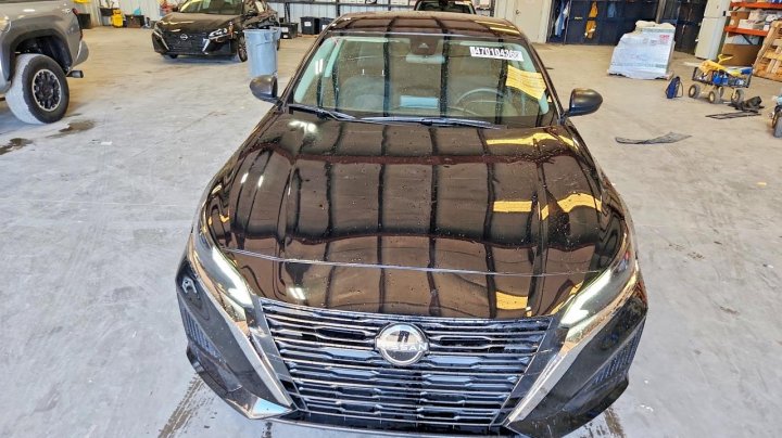 Nissan Altima  2025