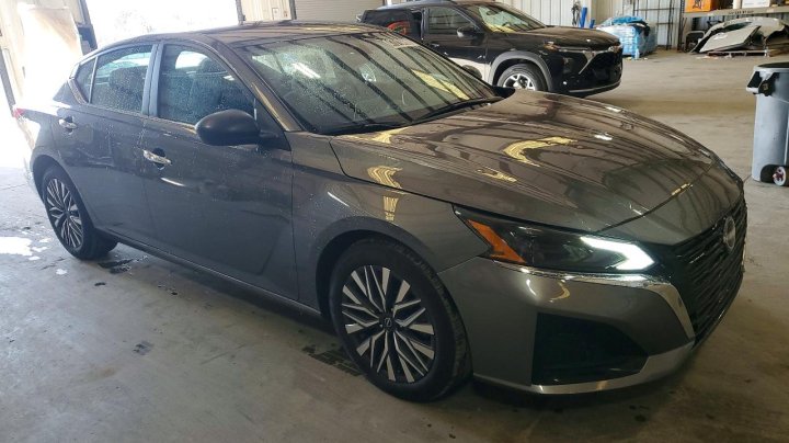 Nissan Altima  2025