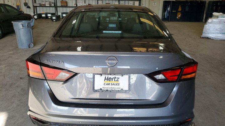 Nissan Altima  2025