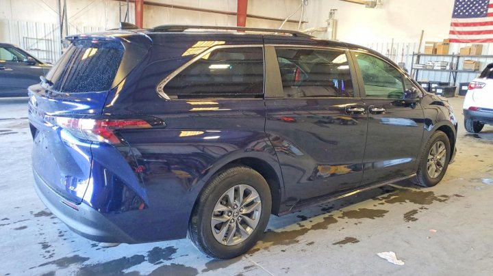 Toyota SIENNA  2025