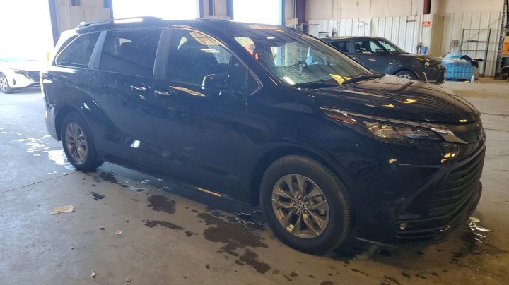 Toyota SIENNA  2025