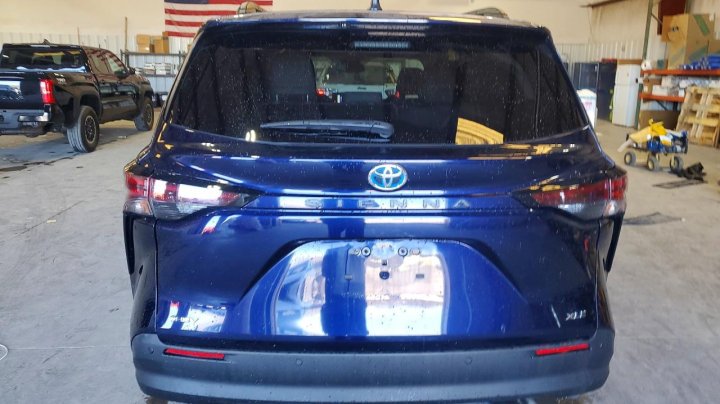 Toyota SIENNA  2025