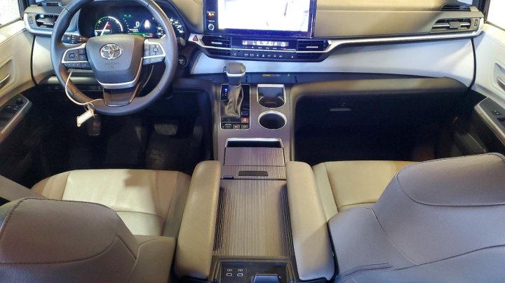 Toyota SIENNA  2025