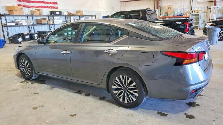 Nissan Altima  2025