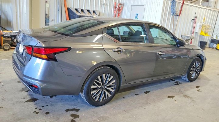 Nissan Altima  2025