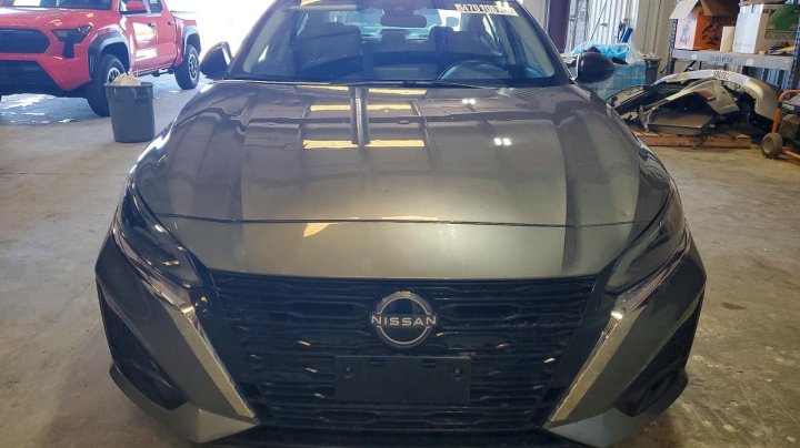 Nissan Altima  2025