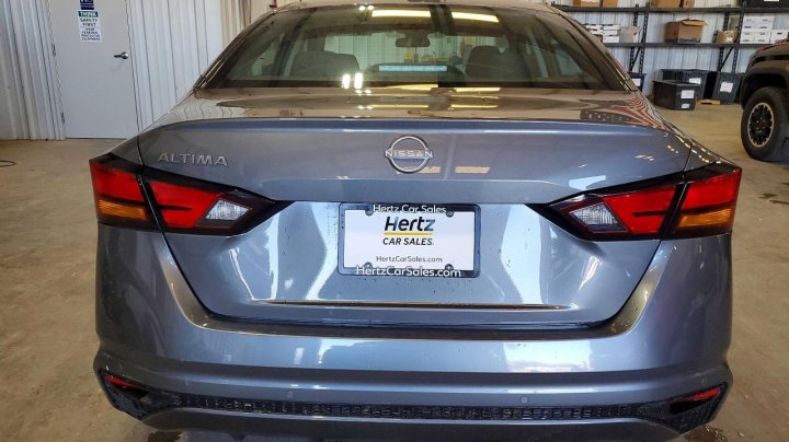 Nissan Altima  2025